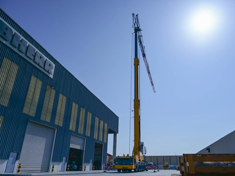 Customer demonstration featuring the Liebherr MK 140 mobile construction crane impresses visitors in Saudi Arabia